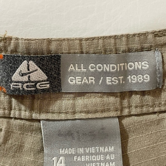 Nike ACG Ripstop Hiking Shorts Tan Mid Rise Cuffed Stretch Casual Size 14 - Picture 11 of 12